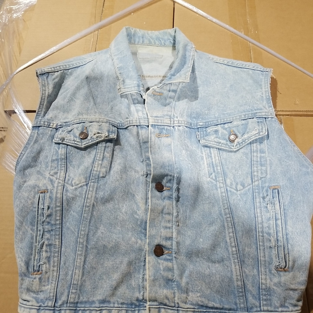 VTG. LEVI 755 LT BLUE DISTRESSED JEAN JACKET SZ XS